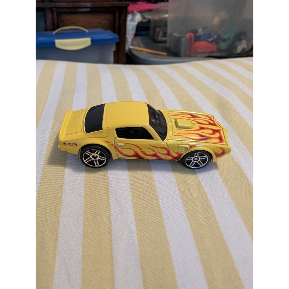Hot Wheels 2011 Pontiac Firebird Trans Am Yellow Red Flames Diecast 1:64 Car